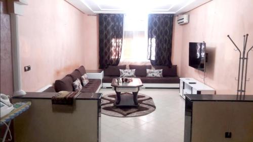 . Charming Apartment in Oujda with Terrace and Balcony