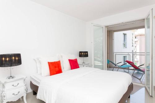 MARTINEZ HOTEL AREA: Modern 3 bedrooms w/ terrace - image 11