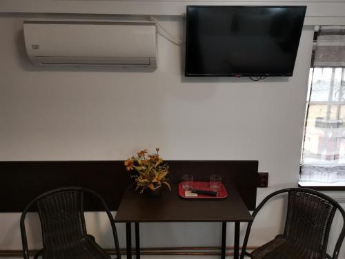 Joe Hostel - image 9