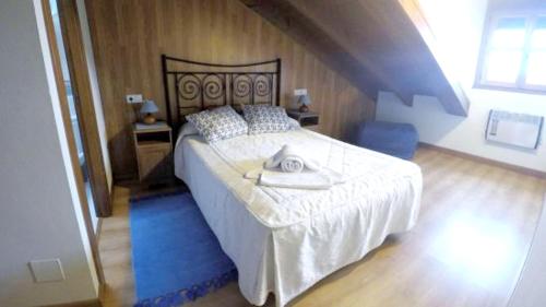  2 bedrooms appartement with furnished terrace and wifi at Llanes 3 km away from the beach, Pension in Llanes