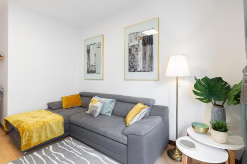 Deluxe Bright Flat with Netflix by Host Wise