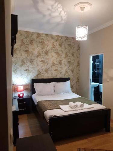 1 queen bed