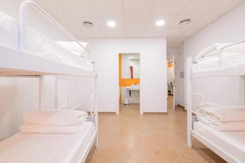 Benarrabá Hostel Room Type - Quadruple Room with Private Bathroom
