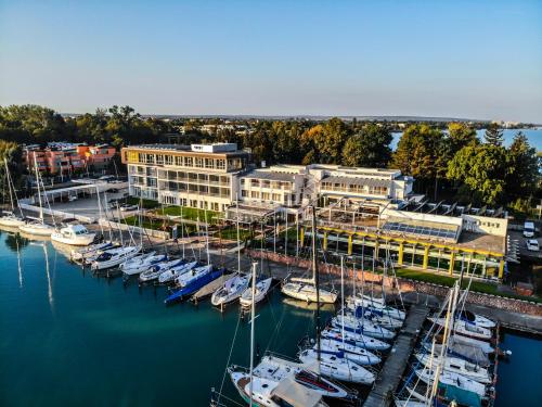 Hotel Yacht Wellness & Business, Siófok bei Balatonszárszó