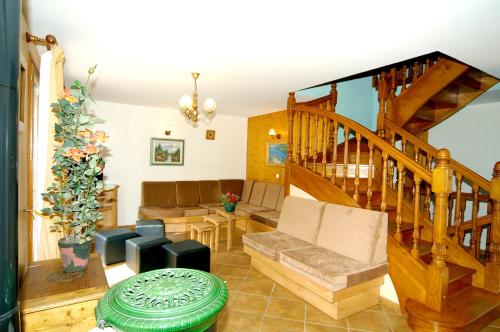 Chalet de 6 chambres avec jacuzzi jardin et wifi a Saint Martin de Belleville a 1 km des pistes