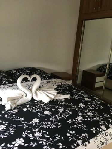 White Suit Apartment - image 12