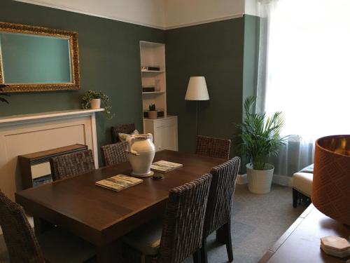 Elegant well appointed maisonette 105m2, Бат (фото 7)