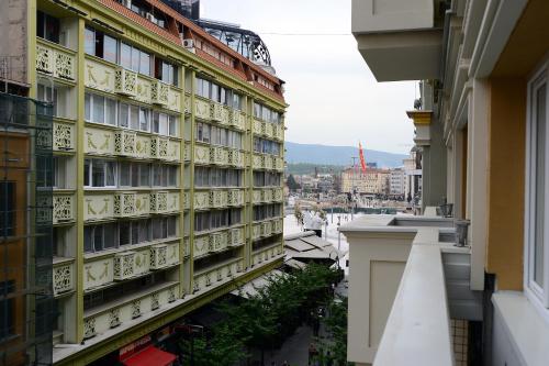 Alexandar Square Apartments, Скопье