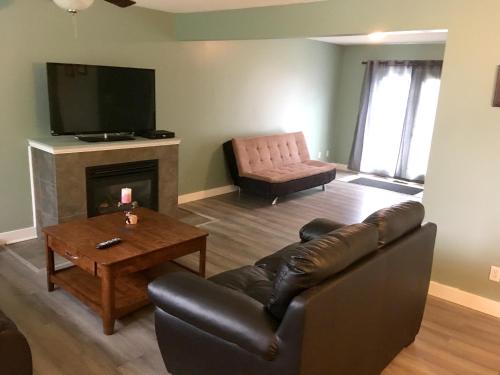 . House with 2 bedrooms in Campbell River with wonderful mountain view furnished terrace and WiFi 6 km from the beach