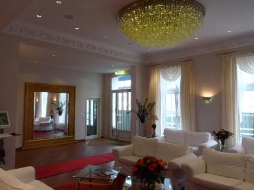 Hotel Commodore - image 2