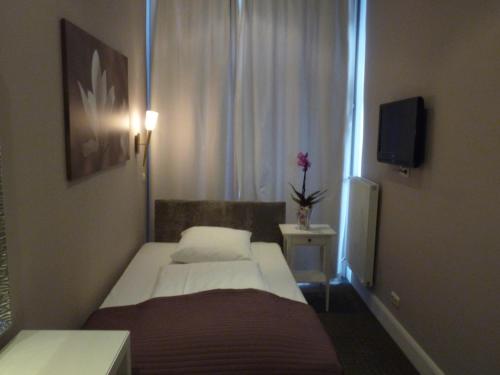 Hotel Commodore - image 2