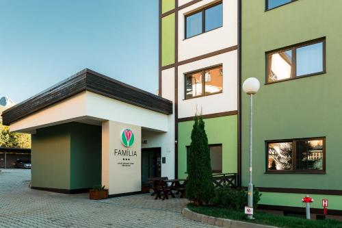 Apartment Building Família
