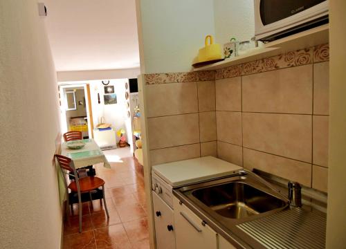 Seaside Apartment - image 5