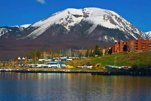 New Listing! Renovated Condo with Spa - Near Skiing condo - image 7