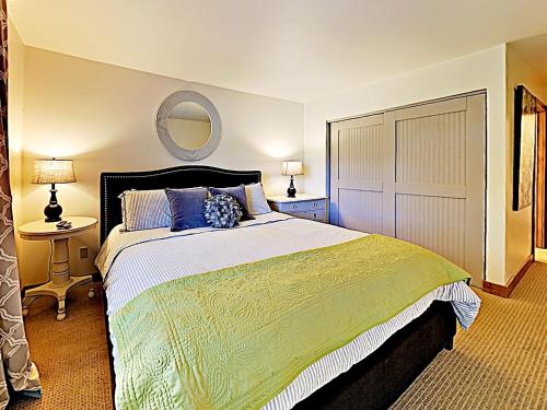 New Listing! Renovated Condo with Spa - Near Skiing condo - image 9