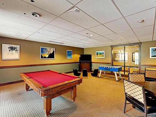 New Listing! Upscale Ski Condo at Trailhead Lodge condo - image 6