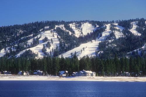 New Listing! Charming Ski Cabin with Large Deck cabin - image 9