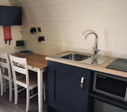 кухня, Tomatin Glamping Pods in Томатін