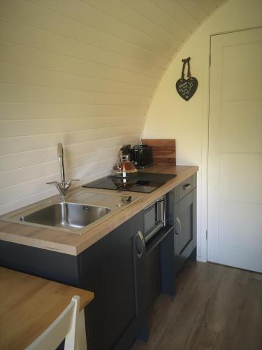 кухня, Tomatin Glamping Pods in Томатін