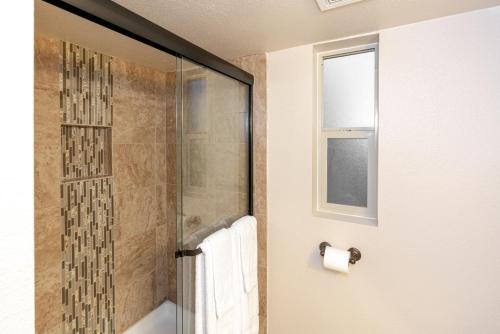 Cava Robles RV Resort - image 12