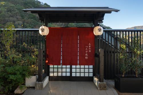 Entrance, Onsen Guest House Tsutaya in Gora
