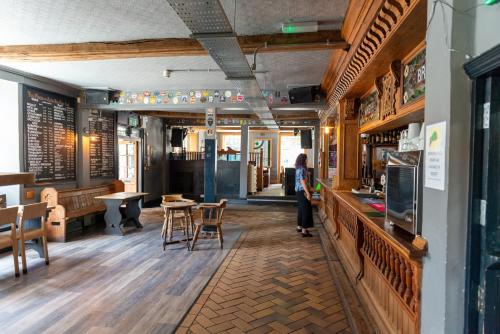 Pub/Lounge, The Full Moon Backpackers in Bristol