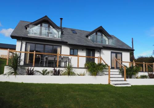 Arosa: Amazing Modern Holiday Home, Great For Families With Large Garden. 10 Min To The Beach., , Cornwall