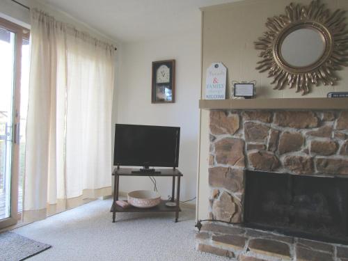 Cozt Downstairs Skyleaf D1 Condo in Sugar Mountain, USA