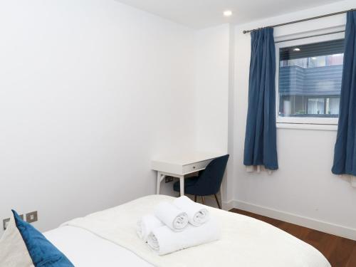 Bright, Spacious & Central Apt With Large Balcony!, Shoreditch, London