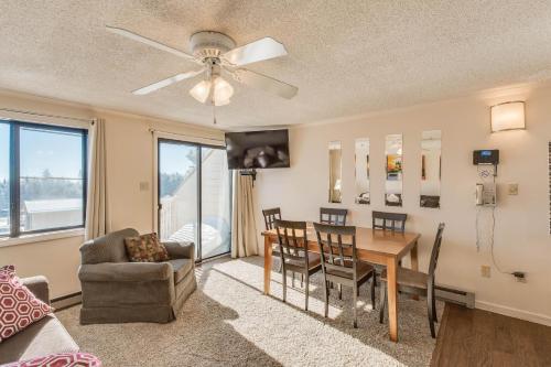 Stroll to Slopes, Village Area, Ski in-out MtLodge 333
