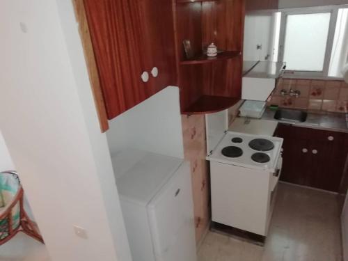  ΟΙΚΟΝΟΜΟΥ ΑΘ 30 in Loutraki