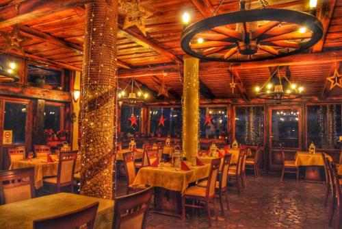 Camelot Club Hotel in Vác