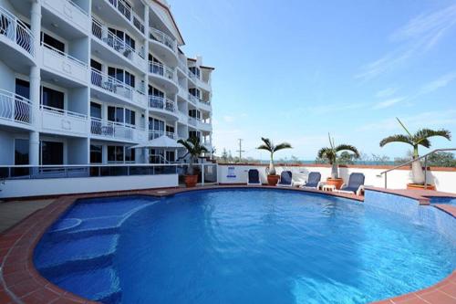 2 Bedroom Alex Unit - Ocean, Pool and Park Views