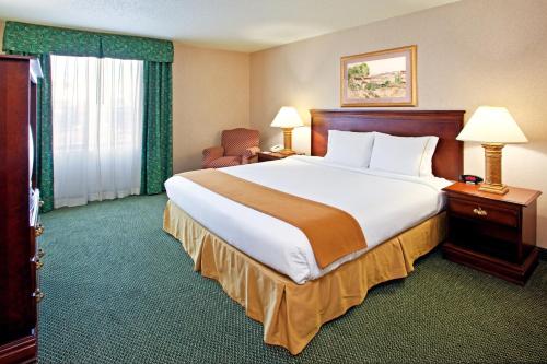 Holiday Inn Express and Suites Pittsburgh West Mifflin, an IHG Hotel