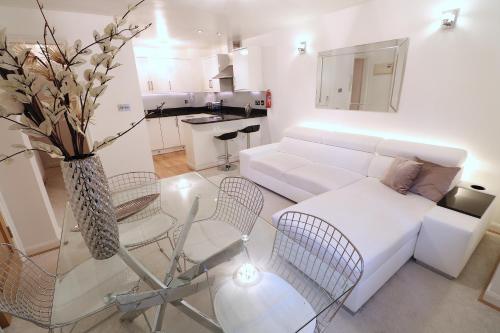 2 Bedroom Duplex Apartment By Little Venice Canal, , London