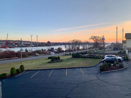 Orbits Inn in Somerset (MA)