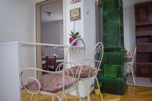White house Rakovac - main image