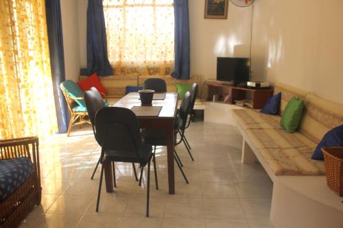 Apartment with 2 bedrooms in Pereybere with enclosed garden 200 m from the beach 