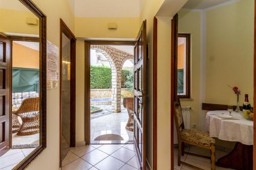 Apartments Mir - 50m from the sea - image 3