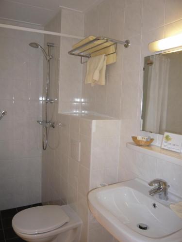 2 twin beds