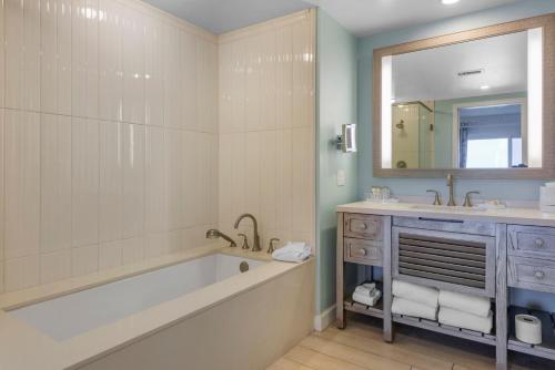 Corner Suite with Ocean and Pool View