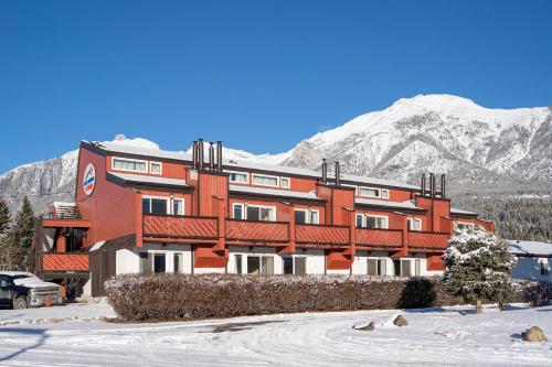 Rocky Mountain Ski Lodge