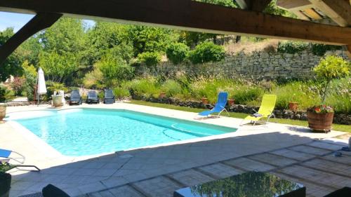 . Villa de 4 chambres avec piscine privee jardin amenage et wifi a Malaucene