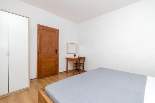 Lantana Robinson - image 7