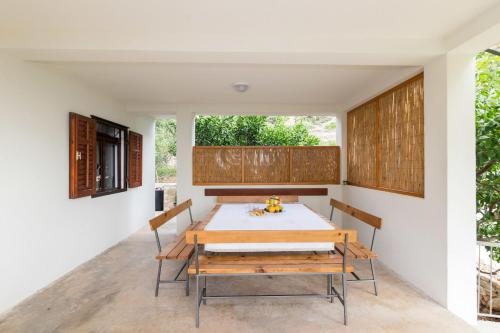 Lantana Robinson - image 9