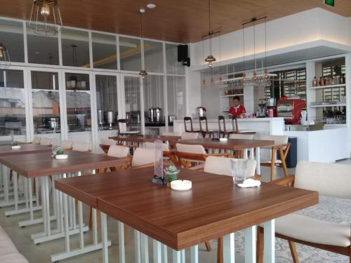 Restaurant, Alam Hotel by Cordela in Medan Area