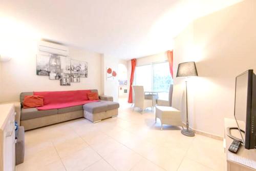 Appartement d'une chambre a Saint Raphael a 100 m de la plage avec jardin clos