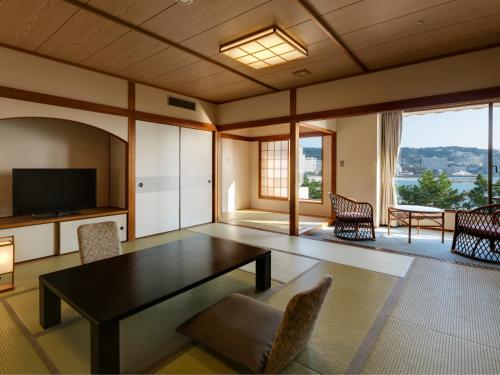 Japanese-Style Superior Room - Breakfast Included