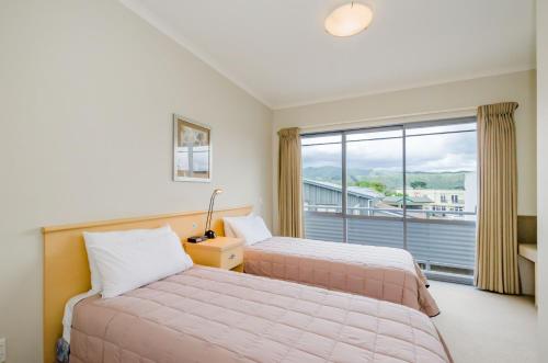 2 bedrooms, 4 beds