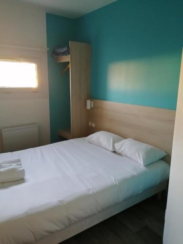 Kyriad Direct Nantes la Beaujoire Stars Nantes Est la Beaujoire is conveniently located in the popular Doulon - Bottiere area. The property has everything you need for a comfortable stay. Facilities like 24-hour front desk, newspapers